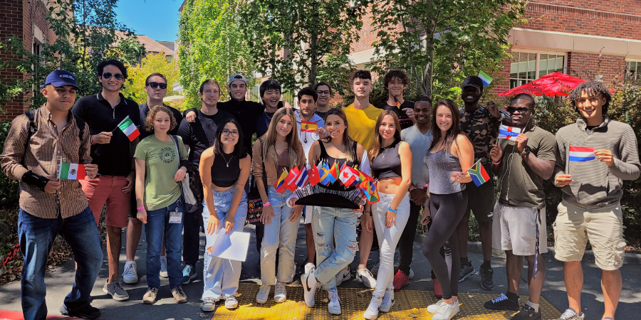 Group photo of the International Club members. 